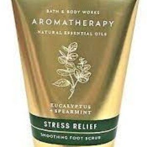 BATH AND BODY WORKS EUCALYPTUS & SPEARMINT AROMATHERAPY FOOT SCRUB